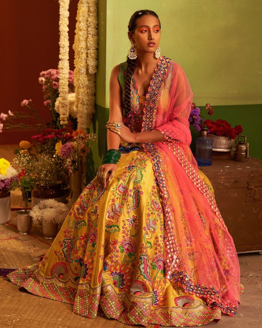 Womens Siddhartha Bansal | Signature Yellow Floral Embroidered Lehenga Set