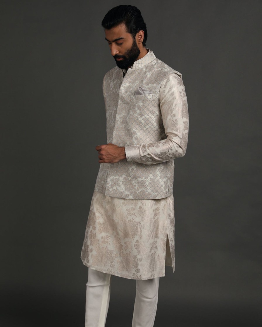 Mens Arjan Dugal | Off White Banarasi Silk Kurta Set