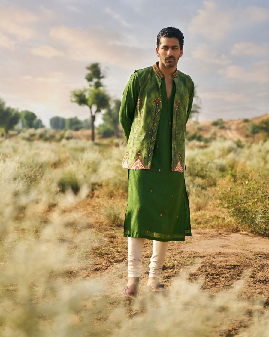 Mens Punit Balana Menswear | Kacha Aam Kurta Paired With Printed Bandi Jacket Paired With Churidar