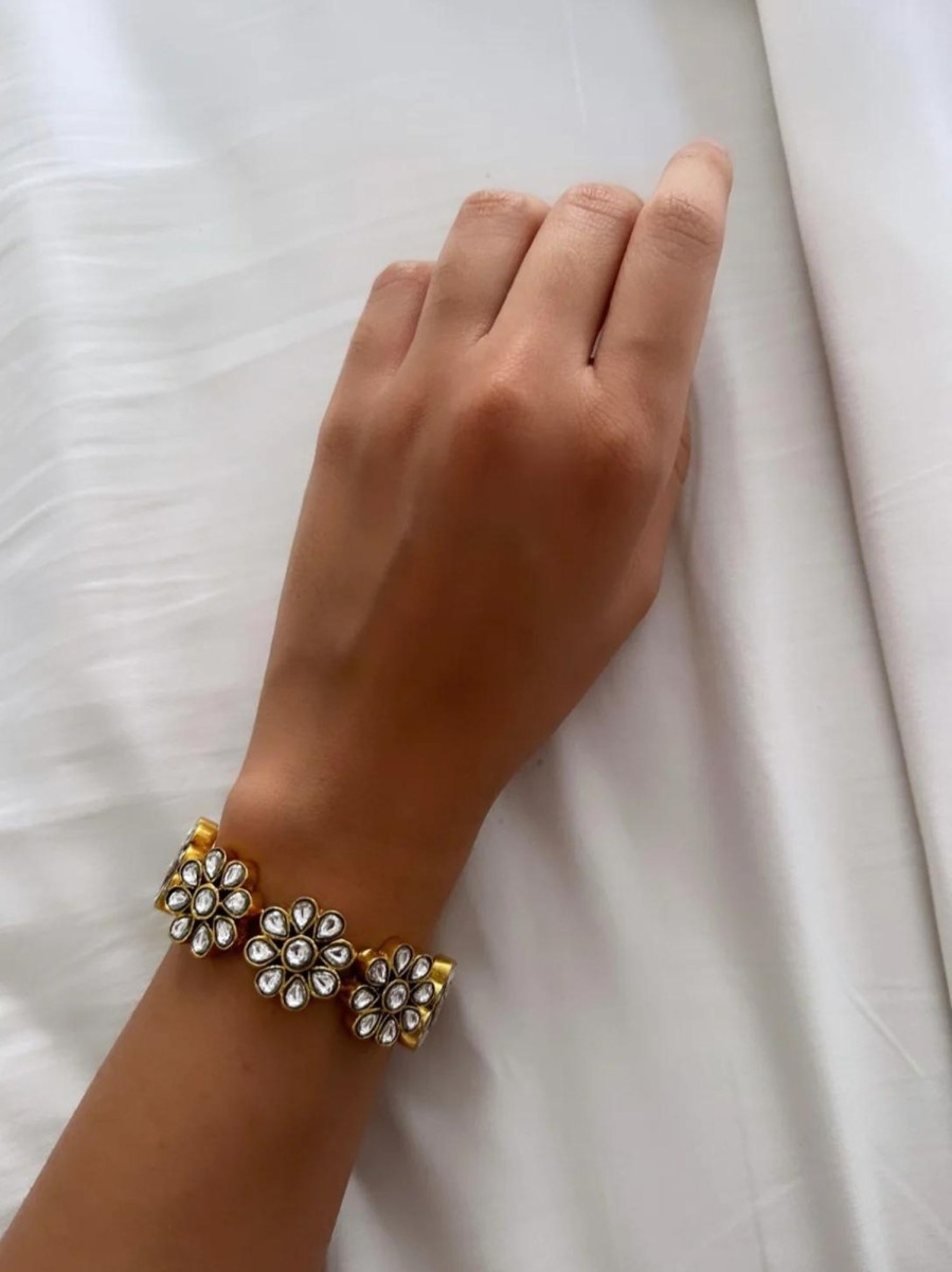 Womens KYNAH x Dhora India | Daisy Bracelet