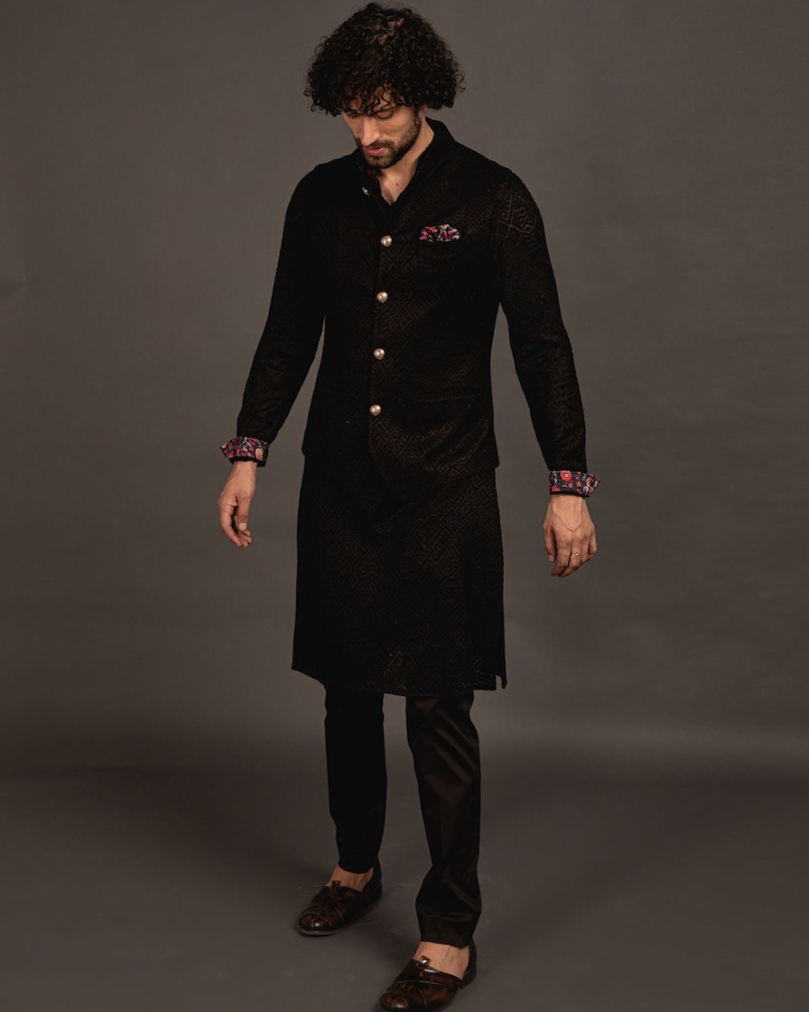 Mens Arjan Dugal | Black Full Embroidered Kurta Set